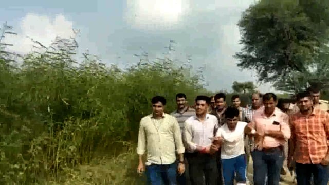 फरह थाना क्षेत्र के बॉर्डर पर पुलिस बदमाशों मे हुई मुठभेड़ एक बदमाश 15000 का इनामी घायल होने के बाद गिरफ्तार किया