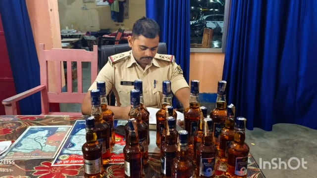 गोपालपुर मोड़ से करीब 9 लीटर विदेशी शराब के साथ बाइक सवार शराब तस्कर गिरफ्तार