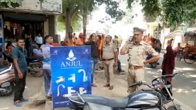 वृंदावन से 2 वर्षीय बच्ची हुई लापता मां-बाप का रो रो कर बुरा हाल पुलिस लगी सीसीटीवी कैमरा खंगालने मे