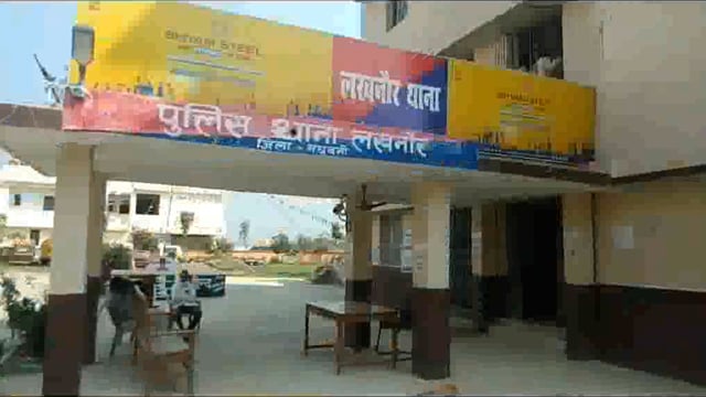 झंझारपुर के लौफ़ा चौक पर बिजली पोल से टकराई बाइक, पति की मौत व पत्नी सहित दो घायल