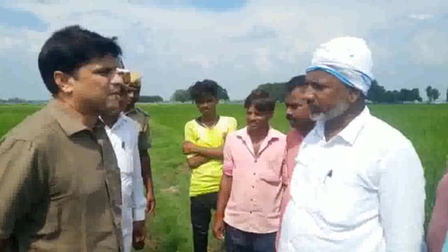 सूखे के संबंध में SDM व तहसीलदार ने तहसील क्षेत्र के बसडीलिया भगवानपुर सुरजी आदि गांव का किया निरीक्षण ।