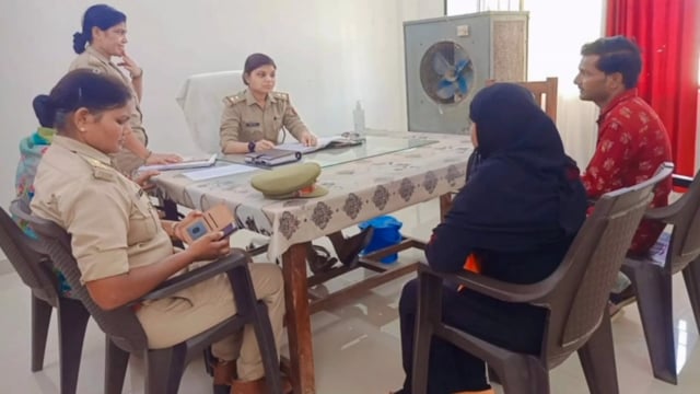 प्रोजेक्ट नई किरण के तहत महिला थाने औरैया में सुनी गई पारिवारिक समस्याएं