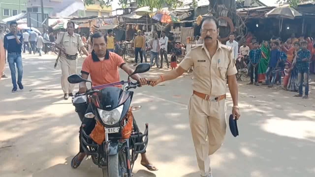 मुंगेर एसपी के निर्देश पर तारापुर पुलिस ने चलाया विशेष वाहन जांच अभियान वाहन चालकों से वसूला जुर्माना