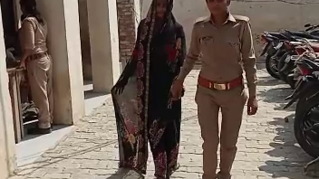 दिव्यापुर कस्बा क्षेत्र से पुलिस ने हत्या के मामले में एक महिला अभियुक्त को गिरफ्तार किया
