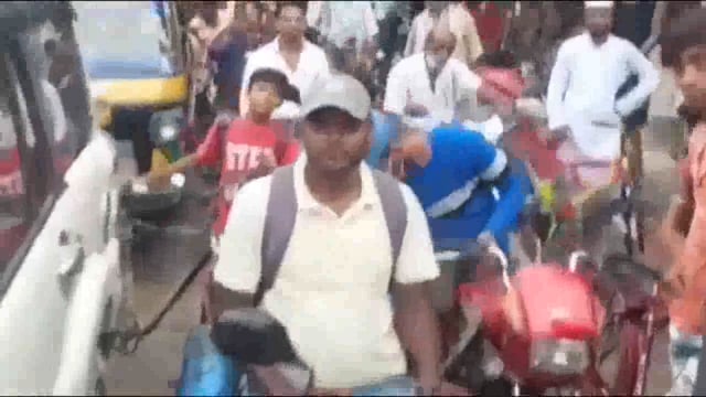 झंझारपुर में यूरिया खाद की किल्लत से परेशान लोगों ने किया उग्र प्रदर्शन