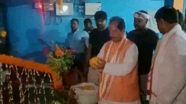 विधानसभा प्रतिपक्ष नेता विजय सिन्हा पहुँचे तारापुर पूर्व विधायक के निधन पर श्रधंजलि अर्पित किया