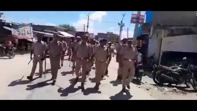 ज्ञानवापी मस्जिद का फैसला आने एवं शांति व्यवस्था कायम रखने के उद्देश्य अपर पुलिस अधीक्षक ग्रामीण अशोक कुमार की अगुवाई मे