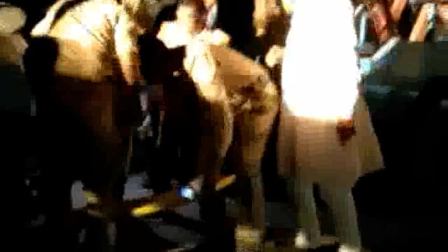 यमुना एक्सप्रेस वे पर दरोगा की कार केंटर से टकराई हालत गंभीर होने पर आगरा से नोएडा किया रेफर