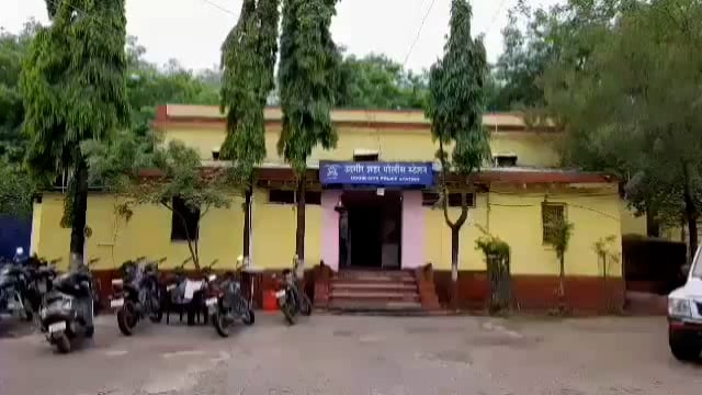 भाजपाच्या माजी पदाधिकाऱ्यांस गळ्याला चाकू लावून लुटणाऱ्या,आरोपींच्या पोलिसांनी आवळल्या मुसक्या