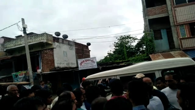 मेदनी चौकी बाजार में बीती रात नकावपोश चोरों  के द्वारा बड़ी घटना को अंजाम दी गई