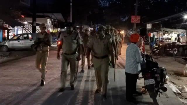 गोंडा: क्षेत्राधिकारी संसार सिंह राठी ने पुलिस बल के साथ पैदल गस्त कर कानून व्यवस्था मजबूत करने का दिया संदेश
