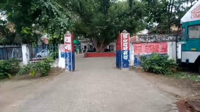 कन्नौज के इंदरगढ़ के मढपुरा गांव के पासअवैध खनन कर रहे पांच ट्रैक्टर एक जेसीबी मशीन को इंदरगढ़ थाना अध्यक्ष कमल भाटी ने 