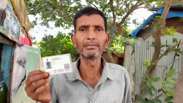 भड़रिया निवासी जीवित कनिकराम को अफसरों ने कागज में किया मृत घोषित जीवित साबित करने के लिए तहसील के लगा रहे चक्कर