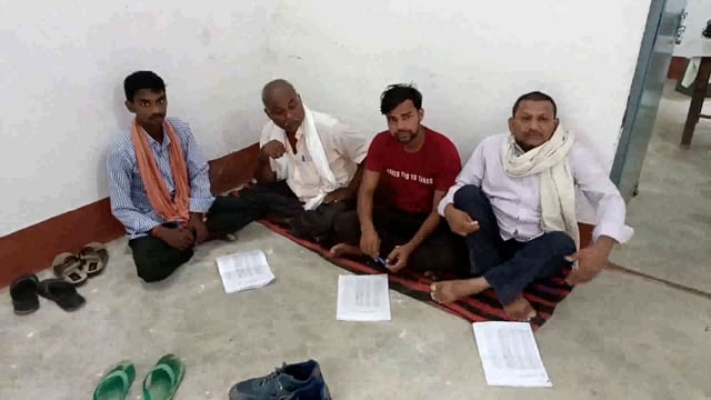 सूर्यगढ़ा प्रखंड स्थित मत्स्य जीवी सहयोग समिति से संबंधित अध्यक्ष एवं मंत्री पद के लिए वोटिंग का काम हुआ शुरू