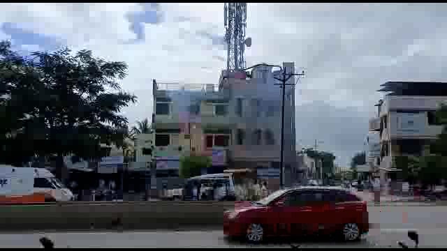 बिदर रोड येथे शॉट सर्किटमुळे लोखंडी खांबावरील वायर जळाली,परिसरातील वीजपुरवठा खंडित