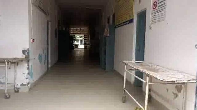 माट के सामुदायिक स्वास्थ्य केंद्र पर पानी  पीने की कोई व्यवस्था नहीं है 3 महीने से आरओ खराब पड़ा है