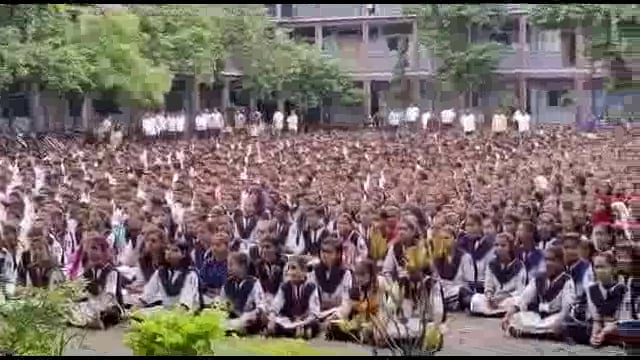 पोलीस निरीक्षक गोरख दिवे यांनी विध्यावर्धनी हायस्कूल येथे विध्यार्थ्यांना केले मार्गदर्शन