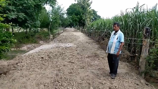 गोंडा ग्राम पंचायत बिशुनपुर पुर में संपर्क मार्ग पर मिट्टी पटाई का कार्य प्रधान मदन मोहन दुबे ने दी जानकारी