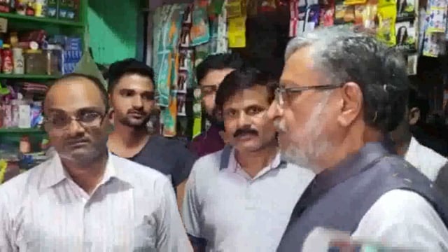 पूर्व मुख्यमंत्री सुशील कुमार मोदी पहुंचे मेदनी चौकी बाजार पहुंच कर 2 दिन पूर्व हुए घटना के संबंध में ली जानकारी