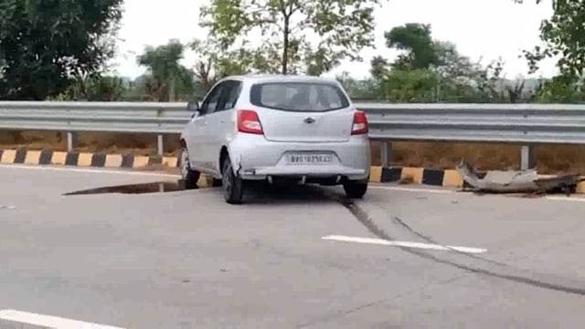 यमुना एक्सप्रेस वे पर कार अनियंत्रित होकर बैरिकेडिंग से टकराई 3 लोग हुए घायल