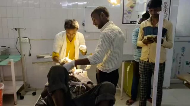 हादसे की चपेट में आकर मजदूर घायल