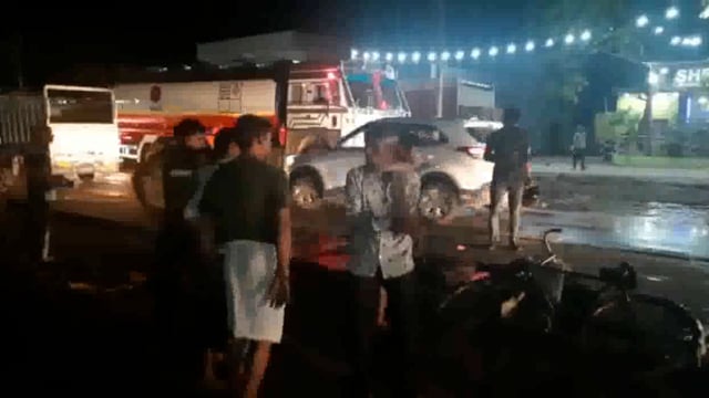 जमुनापार में गांव गोसना के समीप मथुरा राया रोड पर एक ट्रक ने साइकिल सवार को रौंदा हुई मौके पर दर्दनाक मौत