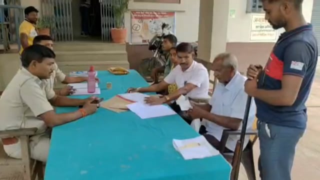 नगर पंचायत चुनाव को लेकर तारापुर थाना में 37 हथियारों का किया गया सत्यापन 5 लोगो ने किया जमा