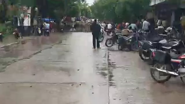 छावनी में तब्दील हुआ नगर नवाबगंज पुलिस और पब्लिक में झड़प