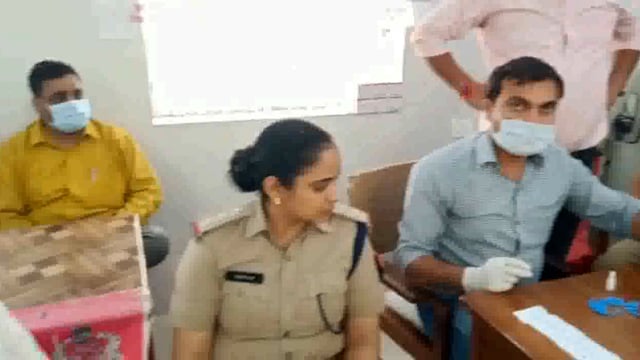 सचिव जिला विधिक सेवा प्राधिकरण सुश्री सोनिका वर्मा द्वारा मथुरा कारागार का निरीक्षण किया गया