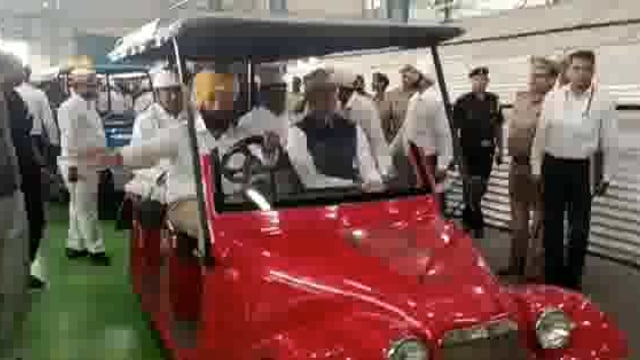 रायबरेली जितिन प्रसाद पीडब्ल्यूडी मंत्री ने मॉडर्न रेल कोच कारखाने का किया औचक निरीक्षण।