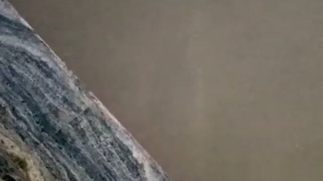 जनपद जालौन में कल से हो रही बारिश के कारण उरई नगर के मोहल्ला रामनगर में रपटा पुल  के ऊपर से पानी निकलता हुआ।