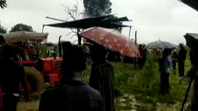 जालौन में एक ऐसा गांव जहां नहीं है श्मशान
बारिश में टीन शेड लगाकर करना पड़ता है अंतिम संस्कार