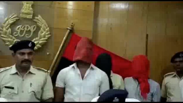 लखीसराय जिले के मेदनीचौकी  बाजार स्थित व्यवसाई के घर लूट कांड का पुलिस ने किया खुलासा तीन अपराधी लूटे गए सामान बरामद 