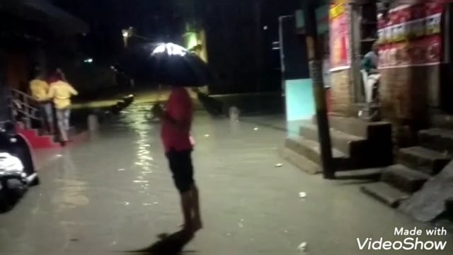 जालौन में 72 घंटे से हो रही बारिश के चलते लोगों का जनजीवन हुआ अस्त व्यस्त