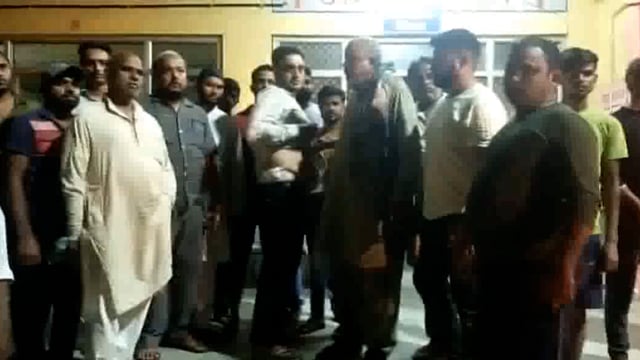 मथुरा घिया मंडी में बाइकर्स ने की फायरिंग एक हुआ घायल जिला अस्पताल में कराया भर्ती