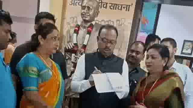 भाजपाचे प्रदेश अध्यक्ष चंद्रशेखर बावनकुळे यांची उत्तराताई कलबुर्गे यांनी मुंबई येथे घेतली भेट