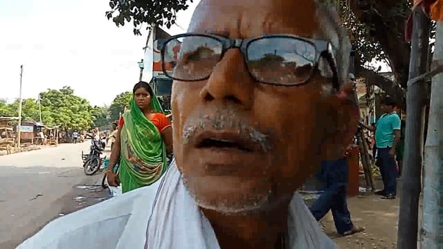 थरथरी प्रखंड के अस्ता पंचायत के बलबा पर के बुंदेला यादव ने बातये की किसानों को बीज सही ढंग से बितरण नही किया जा रहा