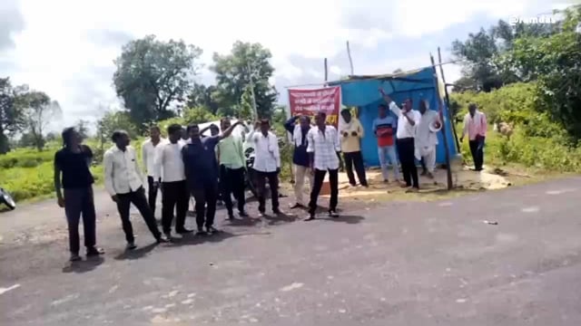 रस्त्यासाठी भीक मांगो आंदोलन