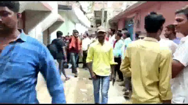 लखीसराय  शहर के वार्ड संख्या 12 से पुतुल देवी ने सैकड़ों समर्थकों एवं गाजे-बाजे के साथ कराया अपना नामांकन