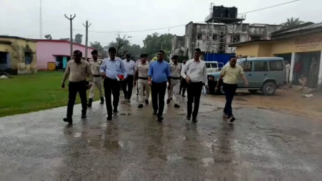 संग्रामपुर मुख्यालय स्थित सर्वेक्षण एवं बंदोबस्त कार्यालय का जिला प्रमंडलीय आयुक्त एवं जिला अधिकारी ने किया निरीक्षण