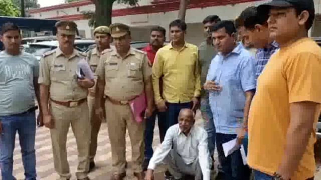 वृंदावन पुलिस ने ₹15000 के ईनामी डबल मर्डर आरोपी बदमाश को 10 साल बाद गिरफ्तार कर जेल भेजा