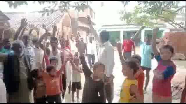 प्रधान पर लगे बड़े आरोप
वोट नहीं दिया तो घर में पानी भर दिया 
ब्लॉक शिवपुर के अंतर्गत ग्राम पंचायत शिवपुर के मजराटिकहन 