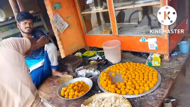 विश्वकर्मा पूजा को लेकर फुल्लीडुमर बाजार गुलजार, सजावट सामान सहित पूजन सामग्री की बिक्री जोरों पर