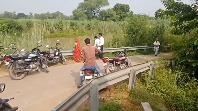 नौझील बाजना मार्ग बने शनि देव भक्तों ने तेल चढ़ा कर पूजा अर्चना की