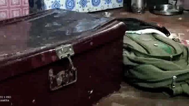 सेमरा बनकसिया में चोरों नेएक घर का चैनल तोड़कर बीस हजार नगदी एक सोने कि अगूंठी व एक जोड़ी पायल पर किया हाथ साफ ।