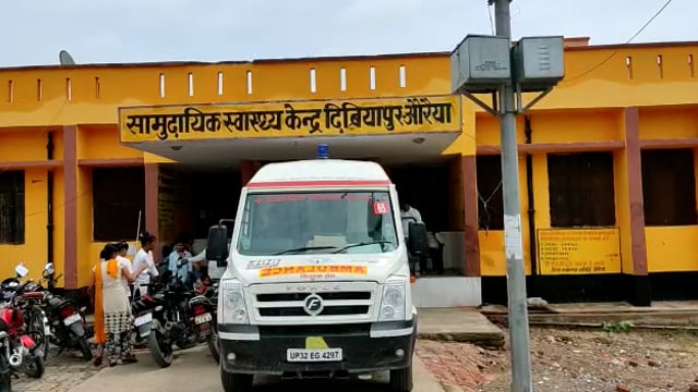 दिबियापुर थाना क्षेत्र के पीपरपुर गांव रोड पर बाइक फिसल जाने से युवक हुआ गंभीर रूप से घायल एंबुलेंस से सीएचसी लाया गया