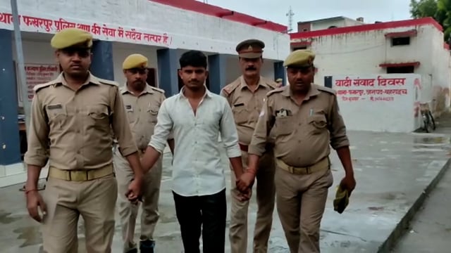महिला से दुष्कर्म कर वीडियो वायरल करने वाले आरोपी को पकड़कर पुलिस ने किया गिरफ्तार