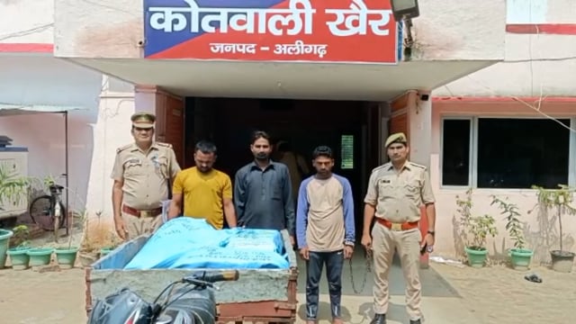 अरनी चौराहे के पास से तीन चोरों को चोरी के सामान सहित खैर पुलिस ने गिरफ्तार कर भेजा जेल