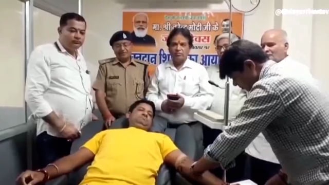 प्रधानमंत्री के जन्मदिन पर रक्तदाताओं ने रक्तदान किया