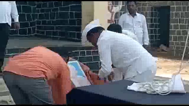 किणी यलादेवी येथे हैद्राबाद मुक्ती संग्राम दिनानिमित्त ध्वजारोहण